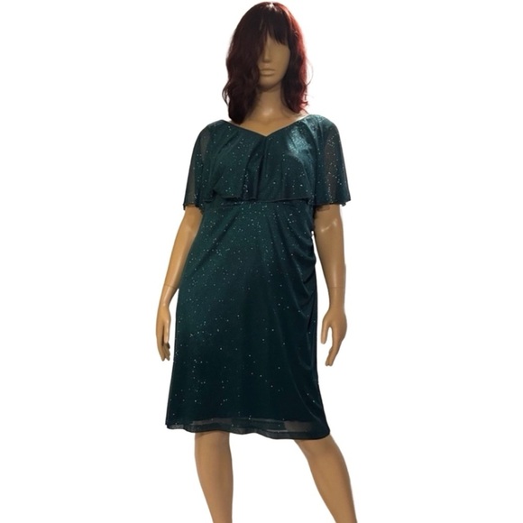 Connected Women's Plus Size Green Shimmer Dress - Picture 1 of 2